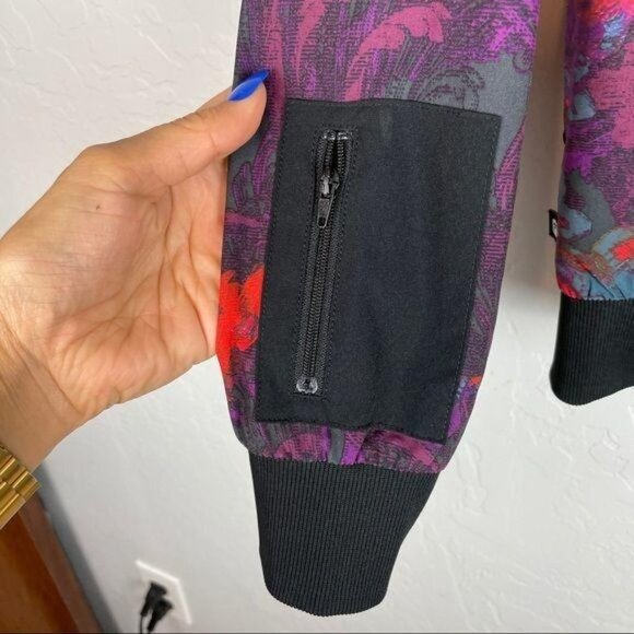 Fabletics Ithaca Jacket Romantic Print Bomber Zip Front Athleisure Women's Small - Picture 11 of 13
